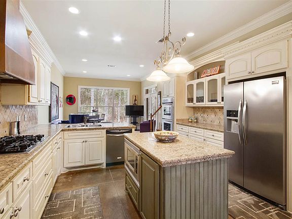 5th image of 132 Golden Pond Dr