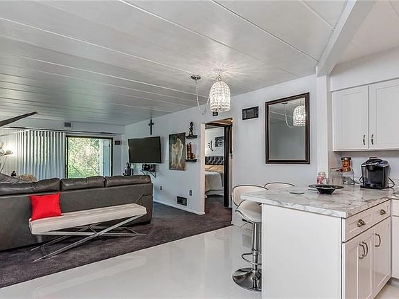 YOU ENTER THE OPEN CONCEPT UNIT AND ARE IMMEDIATELY DAZZLED WITH HE DESIGN CHOICES MADE FOR THE UNIT.