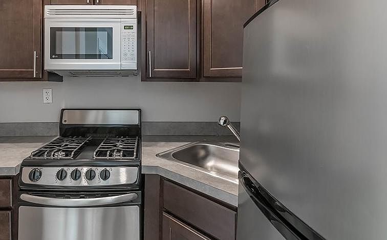 1st image of 4168 N Clarendon Ave #1N