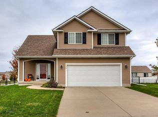 775 SE Hummingbird Cir, Waukee, IA 50263