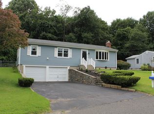 31 Lansing Ave, Trumbull, CT 06611