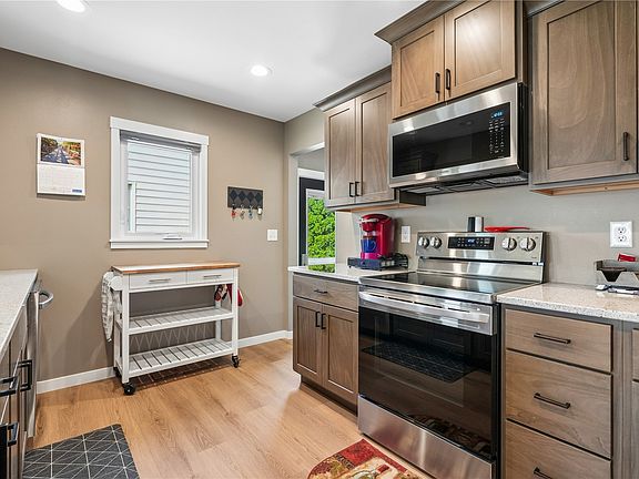 5th image of 1605 48th St NE