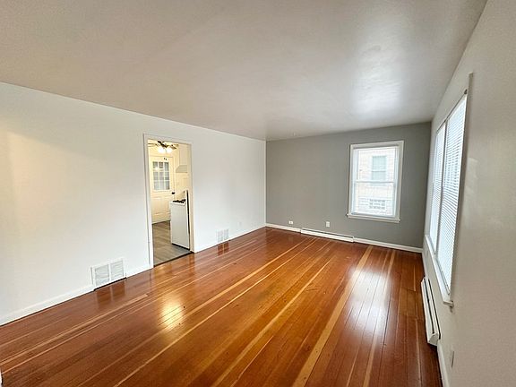 3rd image of 858 Clay St