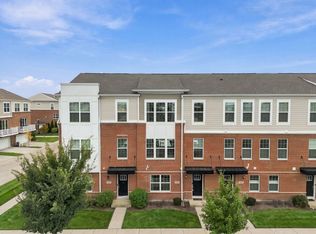 2910 Reflection Dr, Naperville, IL 60564