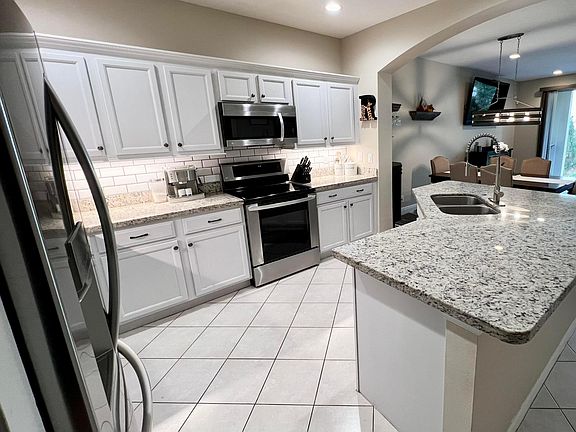 3rd image of 9082 Tremezzo Lane