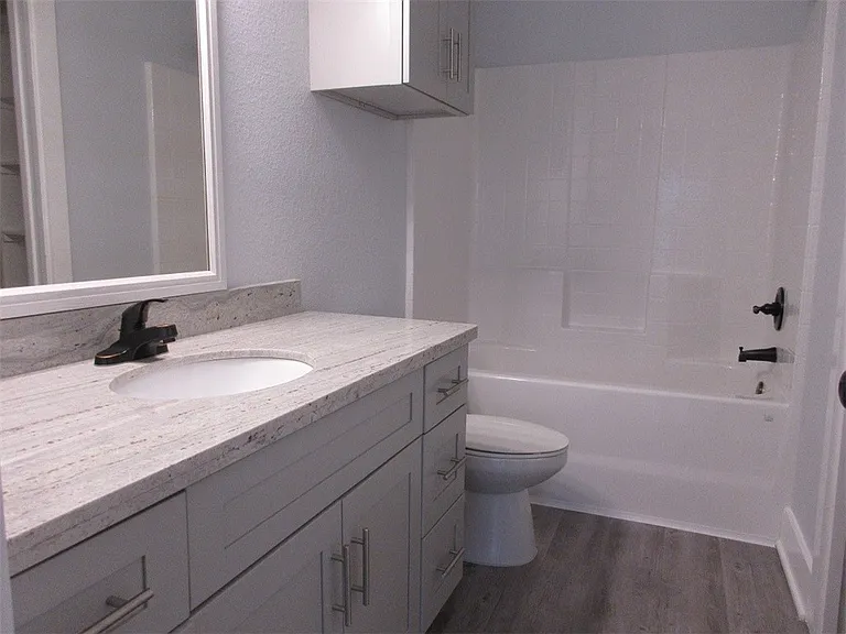 2104 Crescent Pointe Pkwy — Photo 10