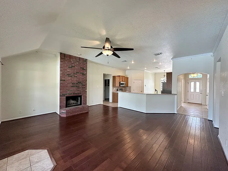 2012 Stonehenge Dr — Photo 5
