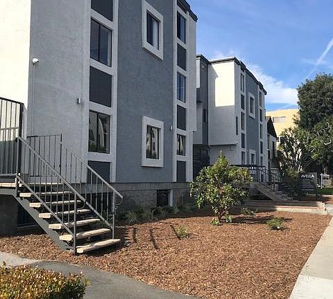 5th image of 609 N Jackson St APT 1