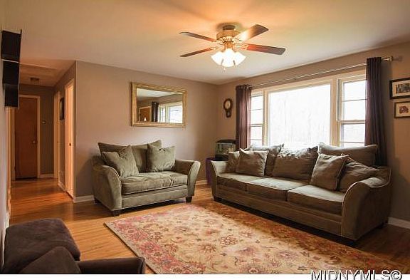 2nd image of 143 Victoria Dr