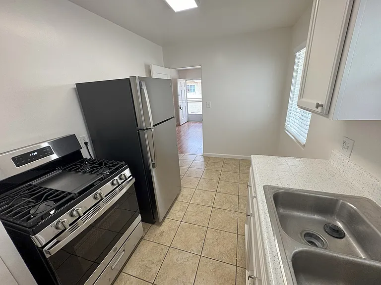 5058-68 Santa Monica Ave #5062 — Photo 7