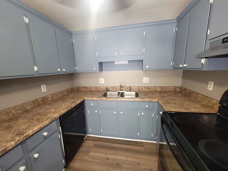 3737 Woodcock Dr — Photo 6