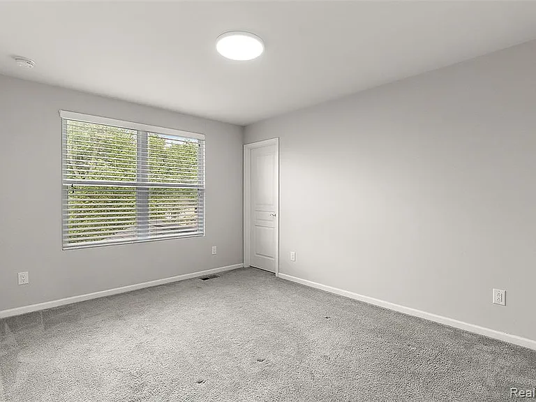 31065 Tremont Ln — Photo 32