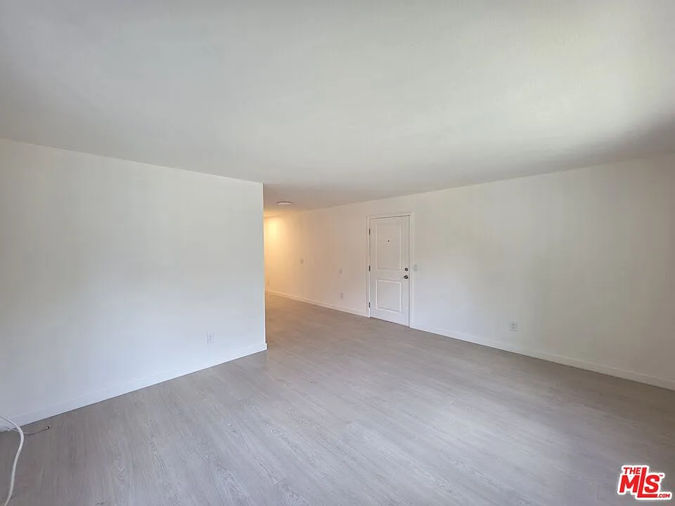 2 bed, 1.0 bath, 900 sqft, $2,700 — Photo 3