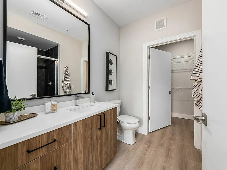 028_4c8_L 1895 Mapleway Dr077