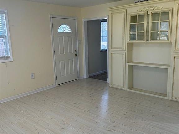 5th image of 517 Diplomat St