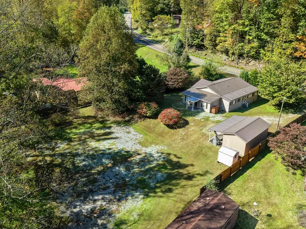 (undisclosed Address), Pineville, WV 24874
