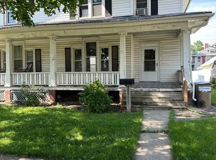 105 W Howard St, Manchester, IA 52057