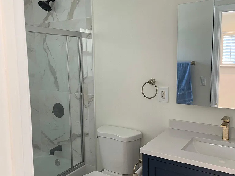 22602 Victory Blvd — Photo 15