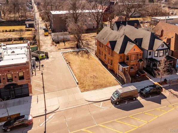 8026 Kercheval St, Detroit, MI 48214