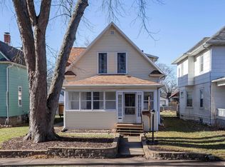 2023 15th St, Moline, IL 61265