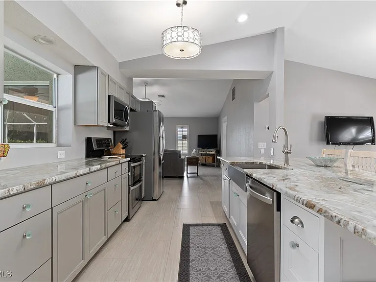 3425 SE 4th Ave — Photo 23
