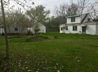 28460 W Park Ave E, Wauconda, IL 60084