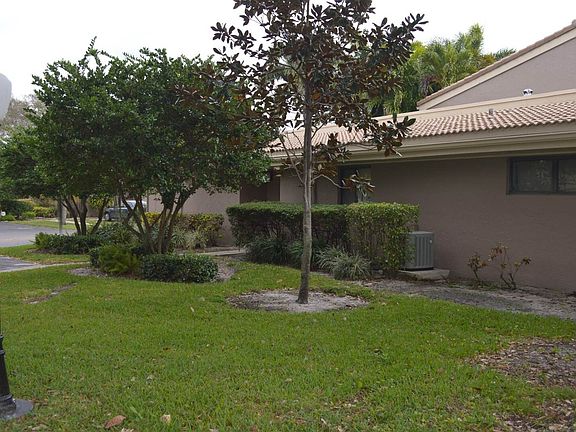 3rd image of 110 Dunwoody Ln #1688
