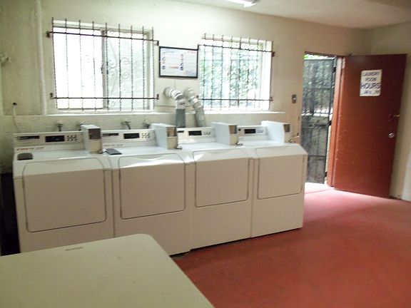 5th image of 1920 W 25th St APT 101