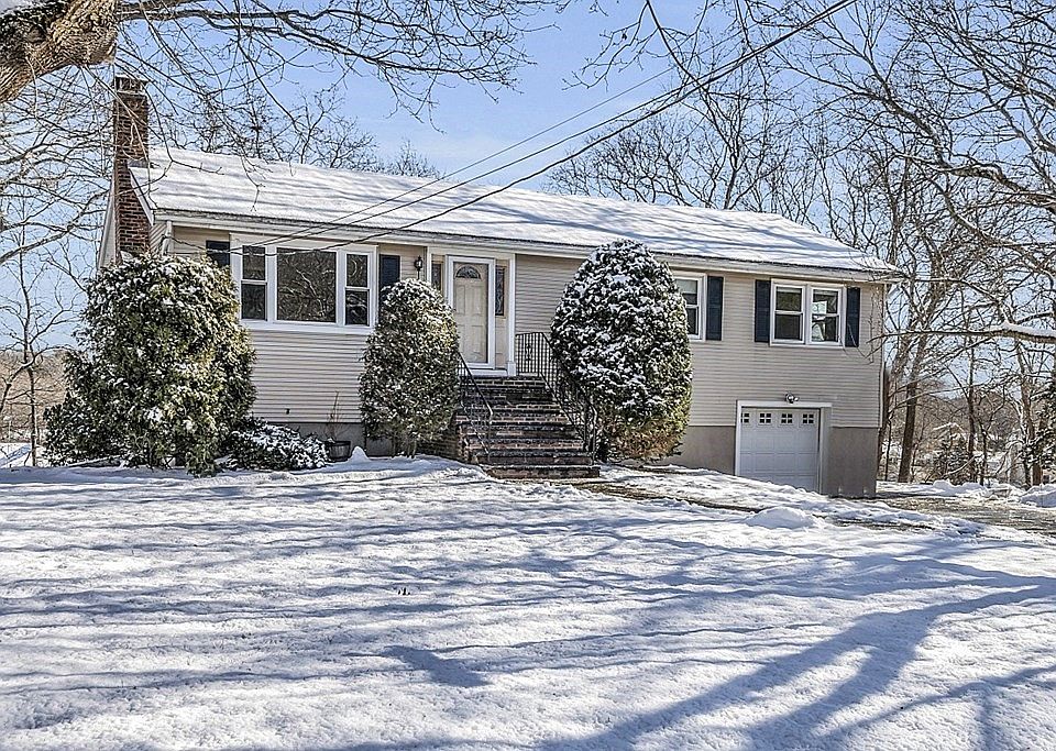 1st image of 7 Cedar Hill Dr