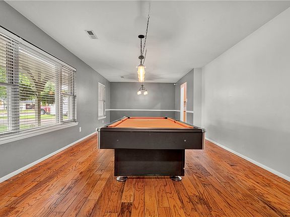 5th image of 207 Angela St