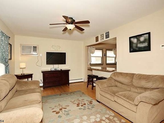 4th image of 43 Pine St
