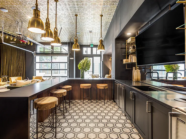 Margaux Midtown — Photo 19