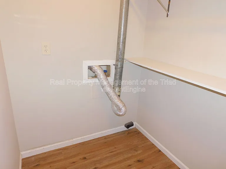 4921 Chaucer Dr — Photo 20
