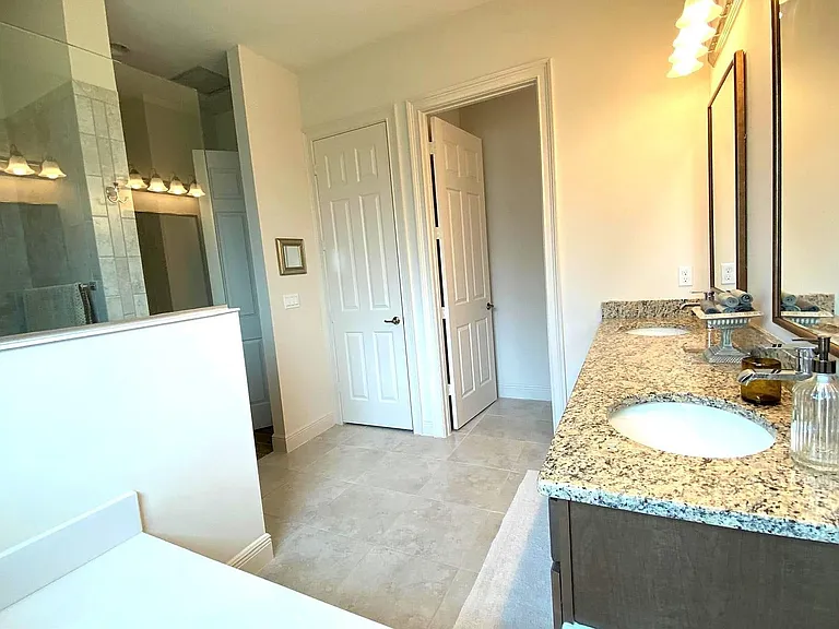 1719 SW Bradway Ln — Photo 18