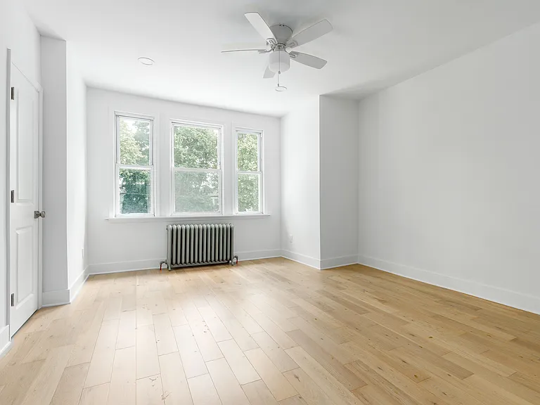 5461 W Berks St #B — Photo 13