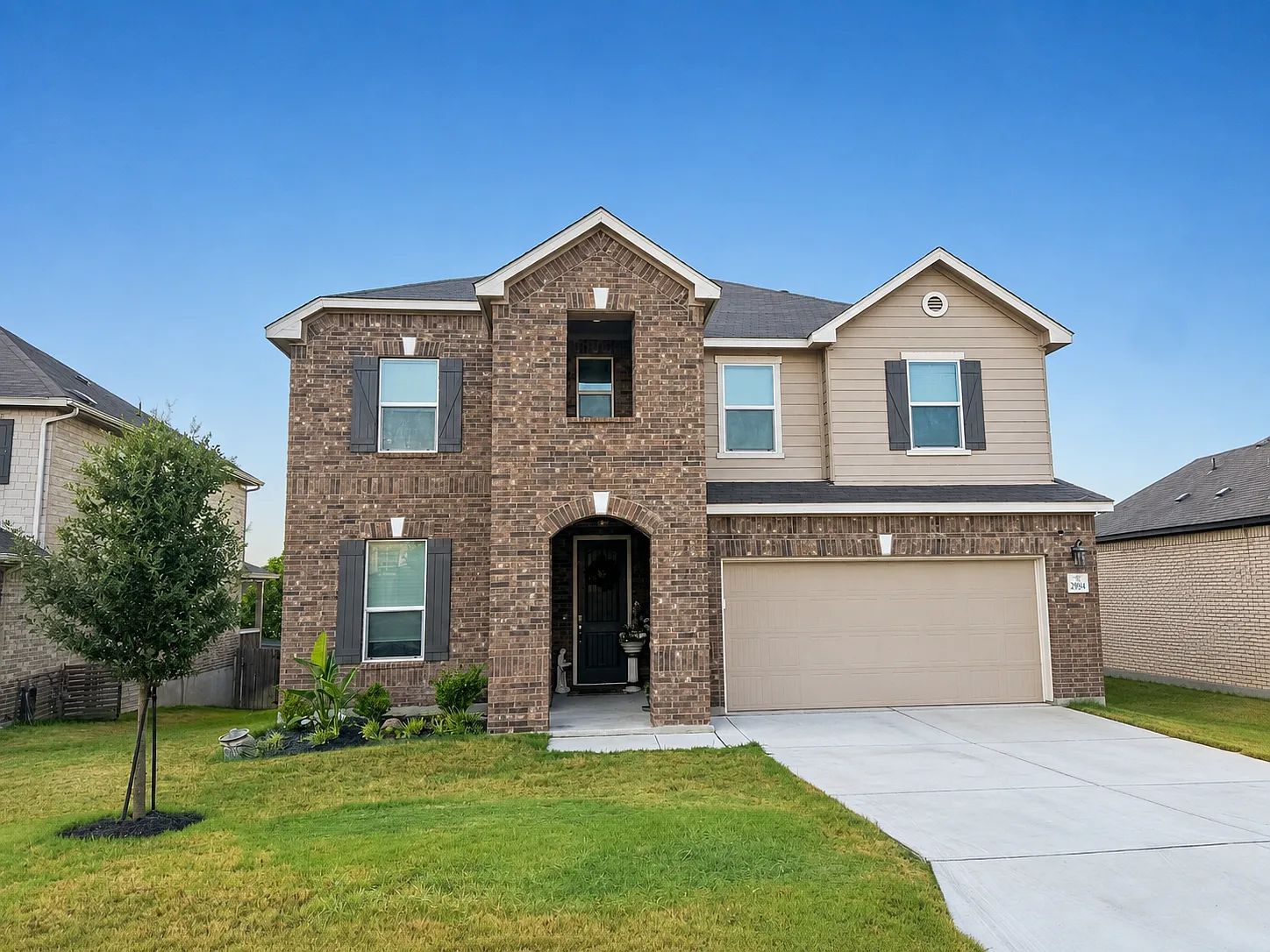 5 bed, 3720 sqft, $3,600 — Photo 1