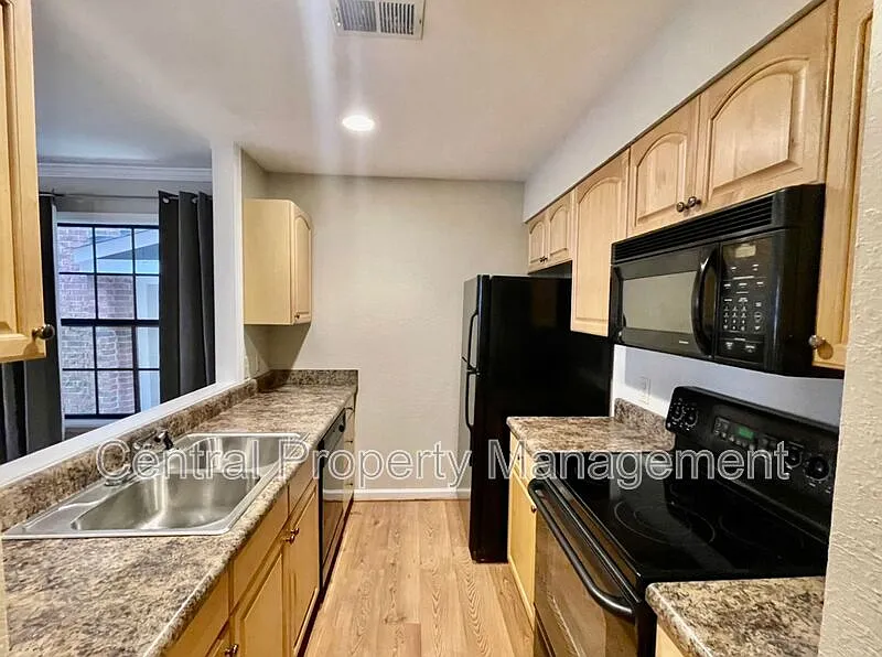2 bed, 1.5 bath, 1024 sqft, $1,550 — Photo 4