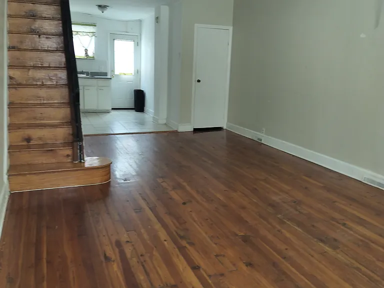 1837 Daly St — Photo 2