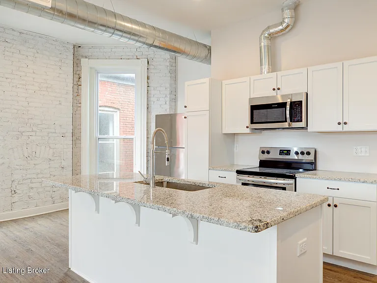1105 S 1st St #4 — Photo 13