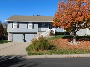 2046 SW British Dr, Lees Summit, MO 64081