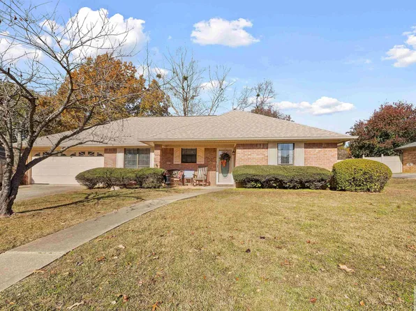 212 Larkspur Ln, Wake Village, TX 75501