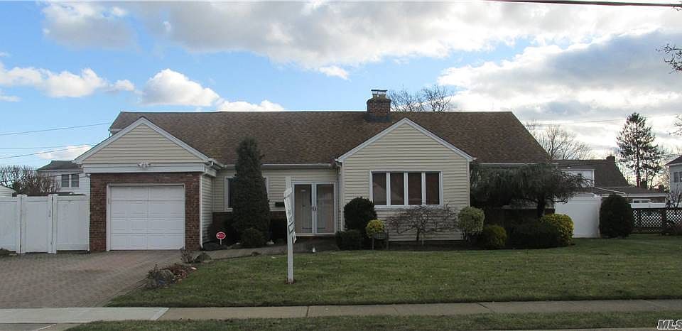 1st image of 1633 Beech St