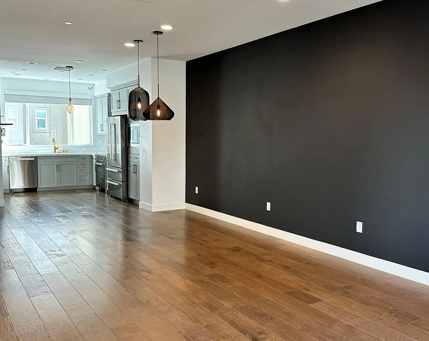 3 bed, 3.5 bath, 1471 sqft, $4,200 — Photo 3