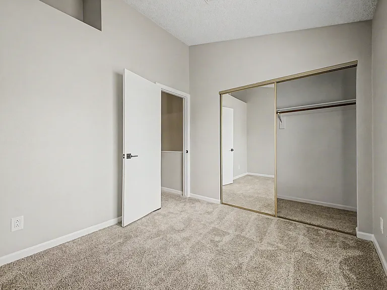 1601 N Saba St — Photo 13