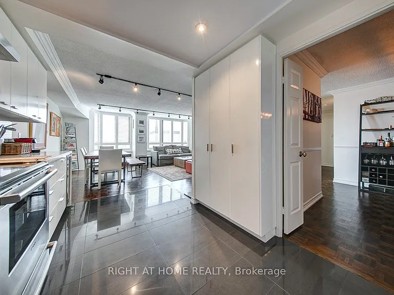 280 Simcoe St #1405 — Photo 17