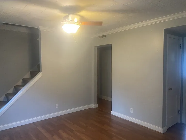 353 Jennings Ave — Photo 2