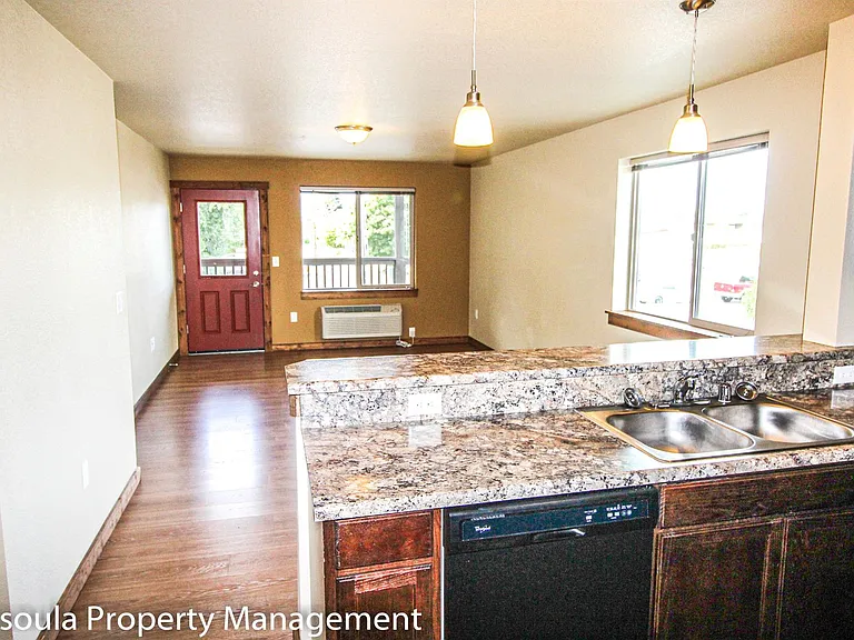 Midtown Apartments — Photo 24