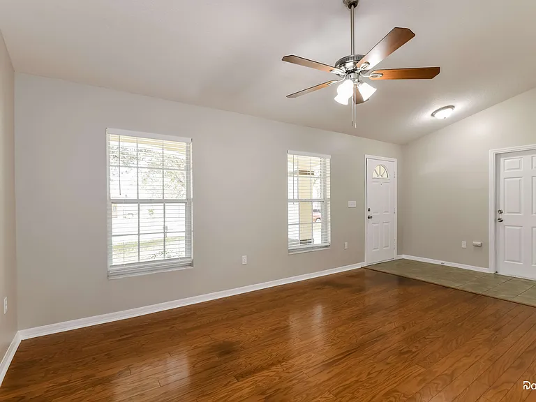 840 High Pointe Cir — Photo 6