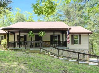 15 Rhododendron Dr, Orrtanna, PA 17353