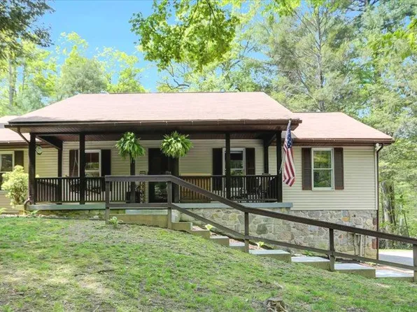 15 Rhododendron Dr, Orrtanna, PA 17353